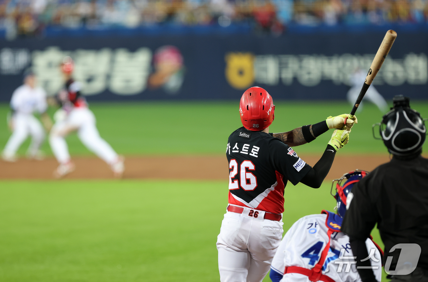 (대구=뉴스1) 공정식 기자 = 26일 오후 대구 삼성라이온즈파크에서 열린 프로야구 2026 신한 SOL KBO 포스트시즌 플레이오프 1차전 KIA 타이거즈와 삼성 라이온즈의 경기 …