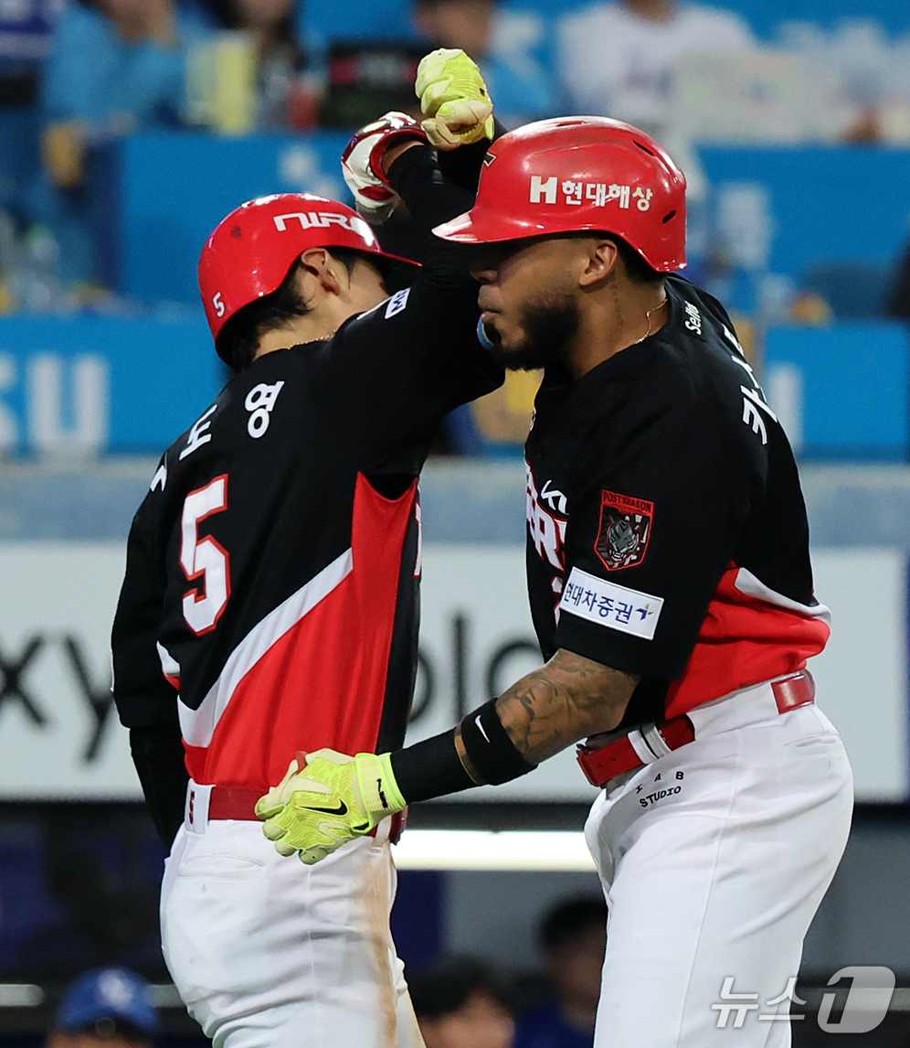 (대구=뉴스1) 김진환 기자 = 26일 오후 대구 삼성라이온즈파크에서 열린 프로야구 2026 신한 SOL KBO 포스트시즌 플레이오프 1차전 KIA 타이거즈와 삼성 라이온즈의 경기 …