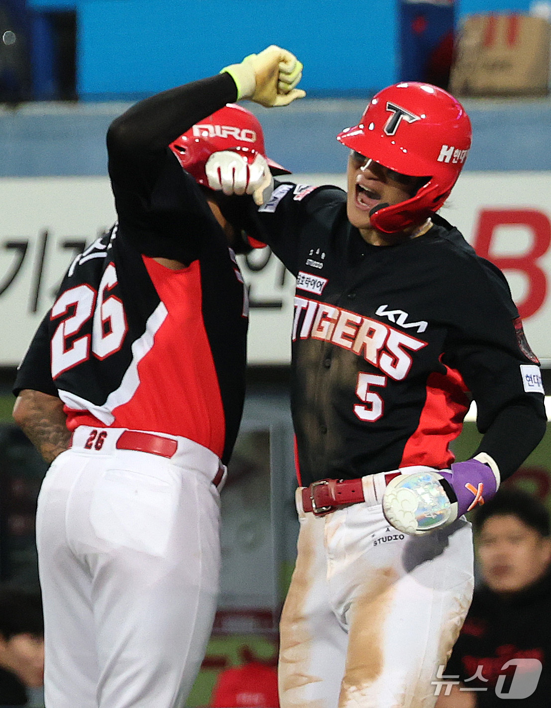 (대구=뉴스1) 박지혜 기자 = 26일 오후 대구 삼성라이온즈파크에서 열린 프로야구 2026 신한 SOL KBO 포스트시즌 플레이오프 1차전 KIA 타이거즈와 삼성 라이온즈의 경기 …