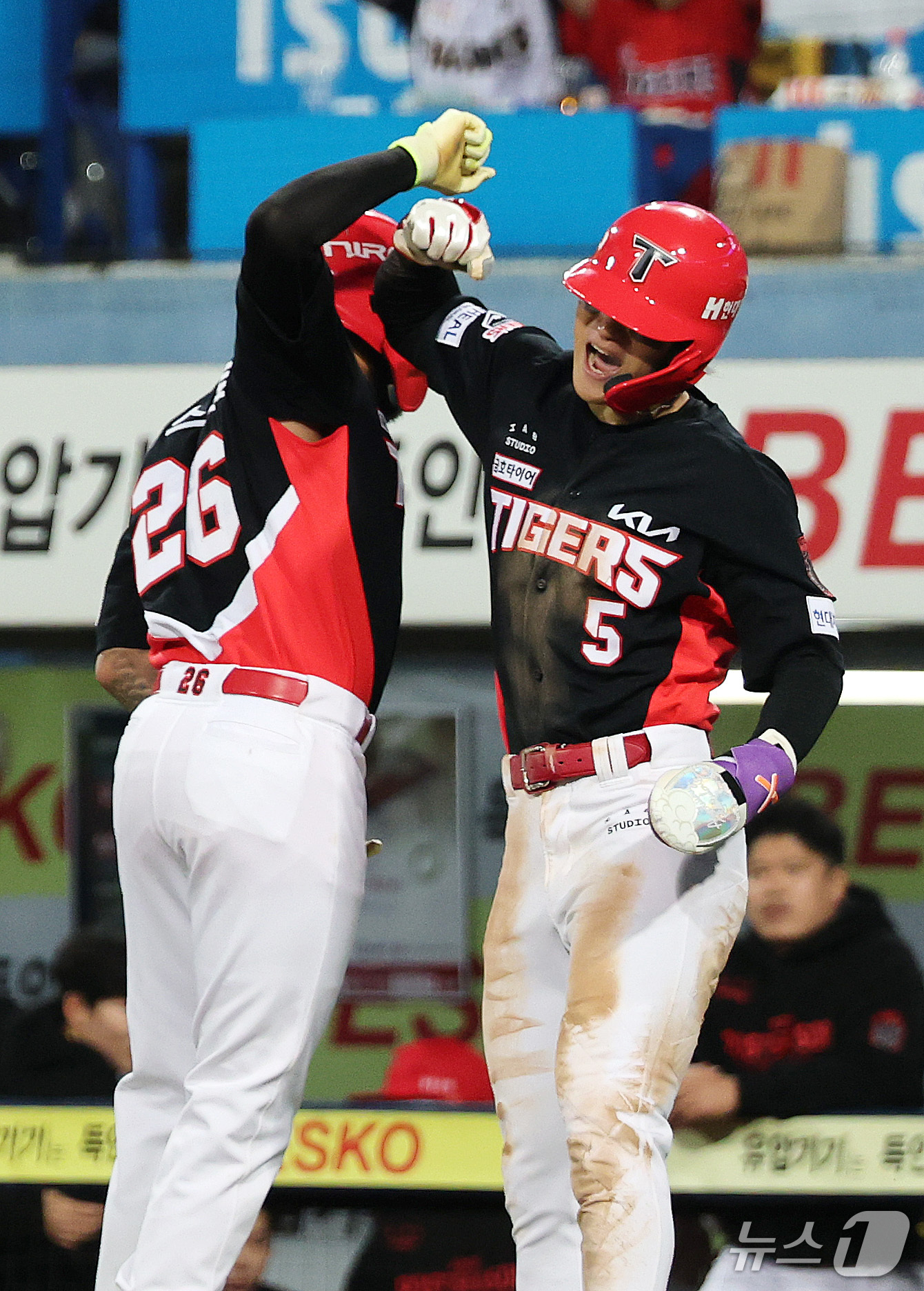 (대구=뉴스1) 박지혜 기자 = 26일 오후 대구 삼성라이온즈파크에서 열린 프로야구 2026 신한 SOL KBO 포스트시즌 플레이오프 1차전 KIA 타이거즈와 삼성 라이온즈의 경기 …