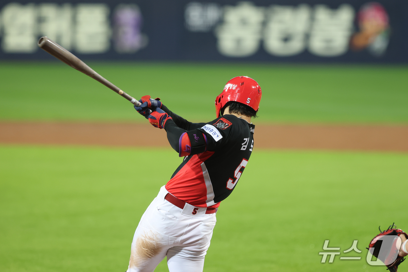 (대구=뉴스1) 공정식 기자 = 26일 오후 대구 삼성라이온즈파크에서 열린 프로야구 2026 신한 SOL KBO 포스트시즌 플레이오프 1차전 KIA 타이거즈와 삼성 라이온즈의 경기 …