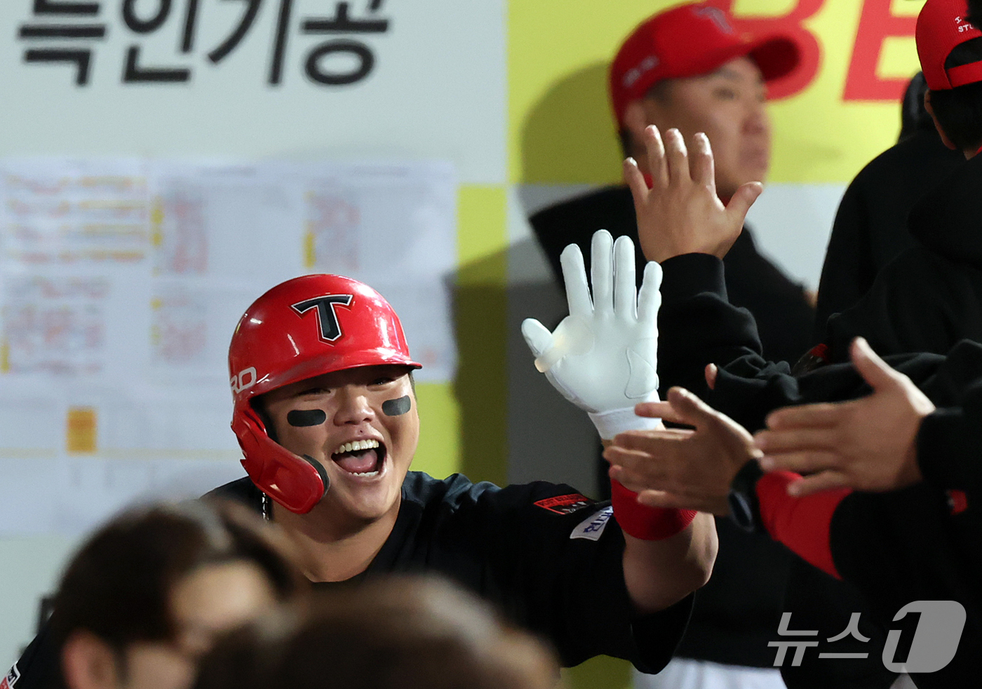 (대구=뉴스1) 김진환 기자 = 26일 오후 대구 삼성라이온즈파크에서 열린 프로야구 2026 신한 SOL KBO 포스트시즌 플레이오프 1차전 KIA 타이거즈와 삼성 라이온즈의 경기 …
