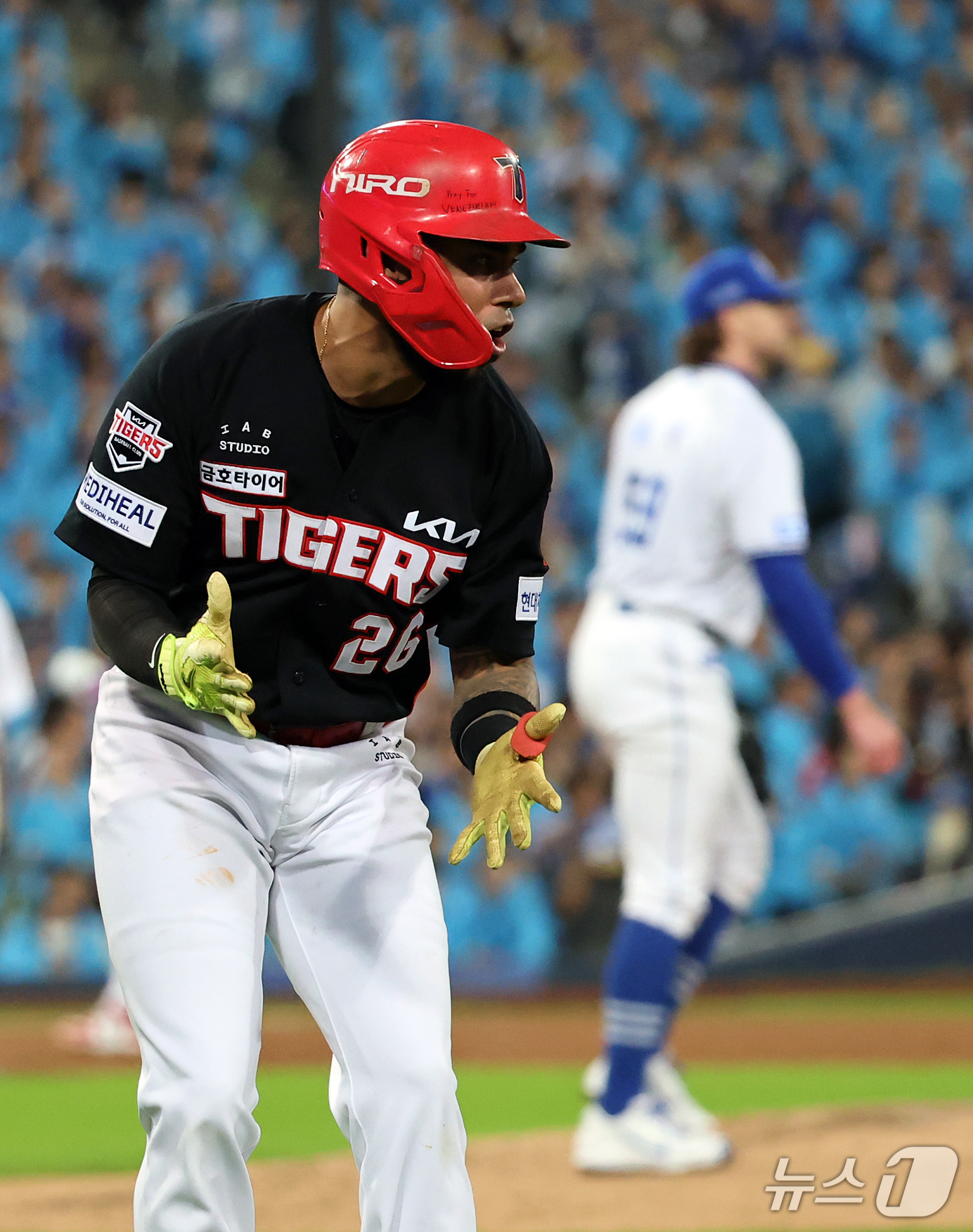 (대구=뉴스1) 김진환 기자 = 26일 오후 대구 삼성라이온즈파크에서 열린 프로야구 2026 신한 SOL KBO 포스트시즌 플레이오프 1차전 KIA 타이거즈와 삼성 라이온즈의 경기 …