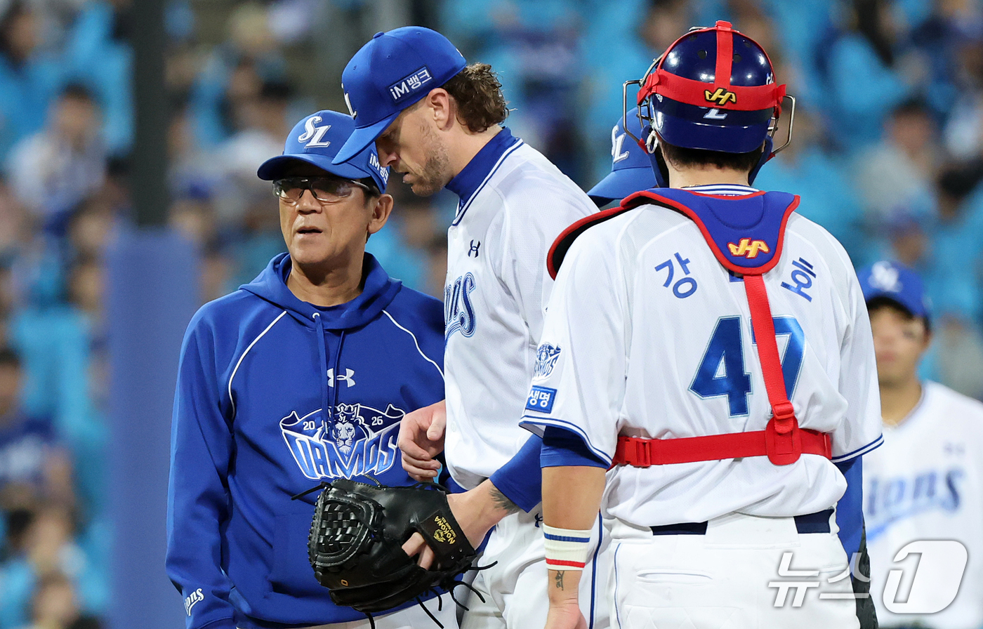 (대구=뉴스1) 김진환 기자 = 26일 오후 대구 삼성라이온즈파크에서 열린 프로야구 2026 신한 SOL KBO 포스트시즌 플레이오프 1차전 KIA 타이거즈와 삼성 라이온즈의 경기 …