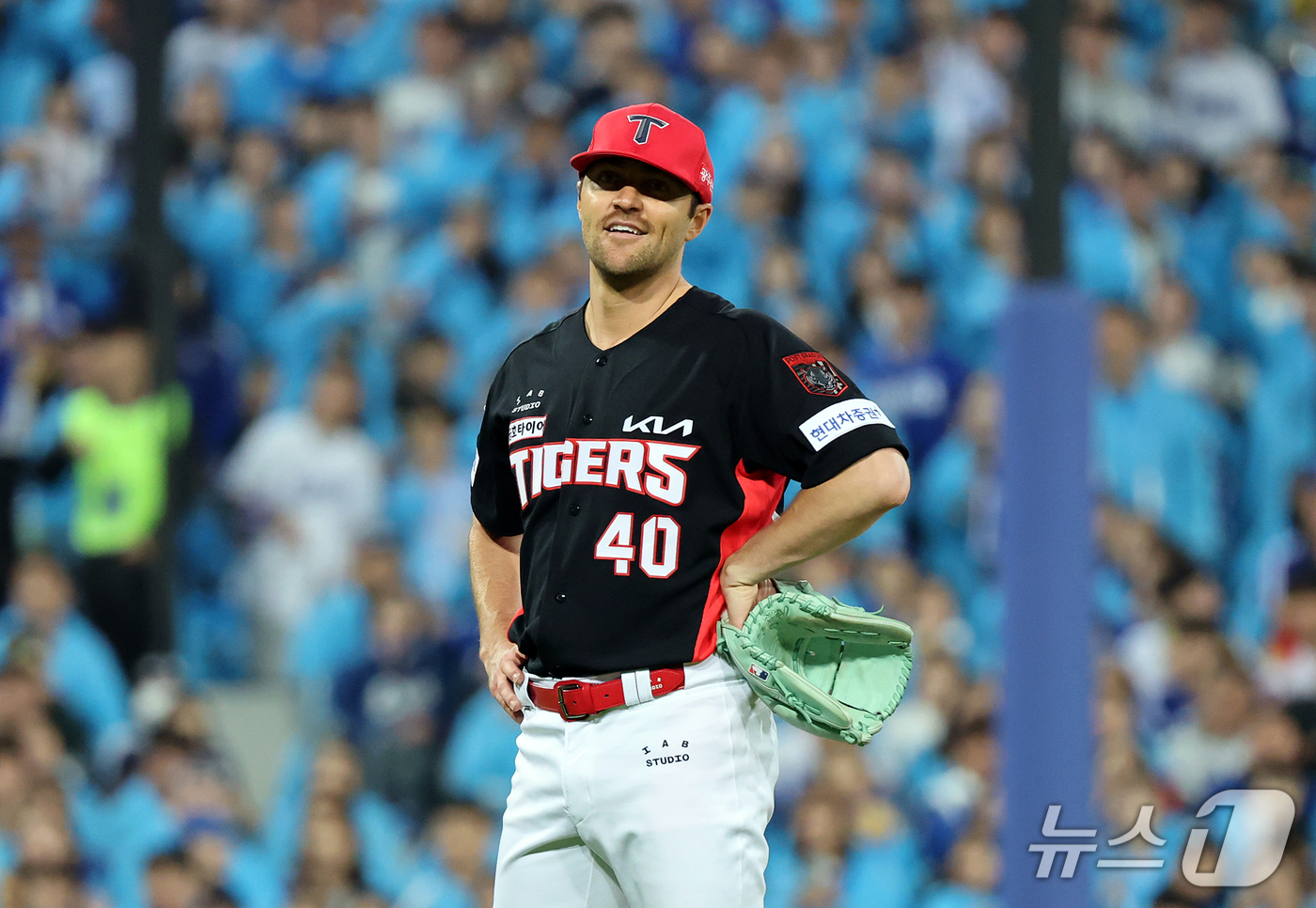 (대구=뉴스1) 김진환 기자 = 26일 오후 대구 삼성라이온즈파크에서 열린 프로야구 2026 신한 SOL KBO 포스트시즌 플레이오프 1차전 KIA 타이거즈와 삼성 라이온즈의 경기 …