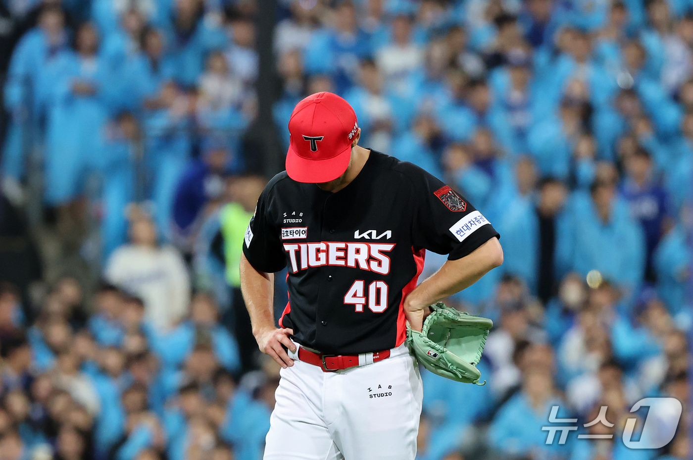 (대구=뉴스1) 김진환 기자 = 26일 오후 대구 삼성라이온즈파크에서 열린 프로야구 2026 신한 SOL KBO 포스트시즌 플레이오프 1차전 KIA 타이거즈와 삼성 라이온즈의 경기 …