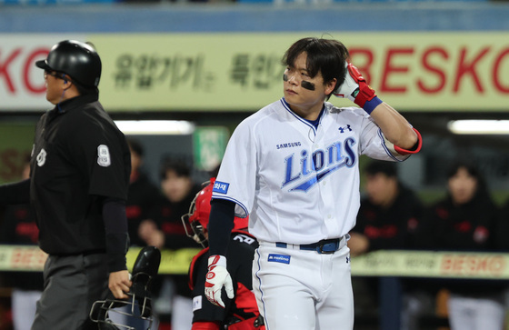 머리에 공 맞은 박승규