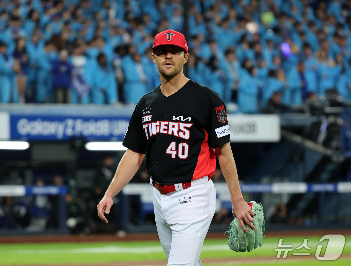 (대구=뉴스1) 김진환 기자 = 26일 오후 대구 삼성라이온즈파크에서 열린 프로야구 2026 신한 SOL KBO 포스트시즌 플레이오프 1차전 KIA 타이거즈와 삼성 라이온즈의 경기 …