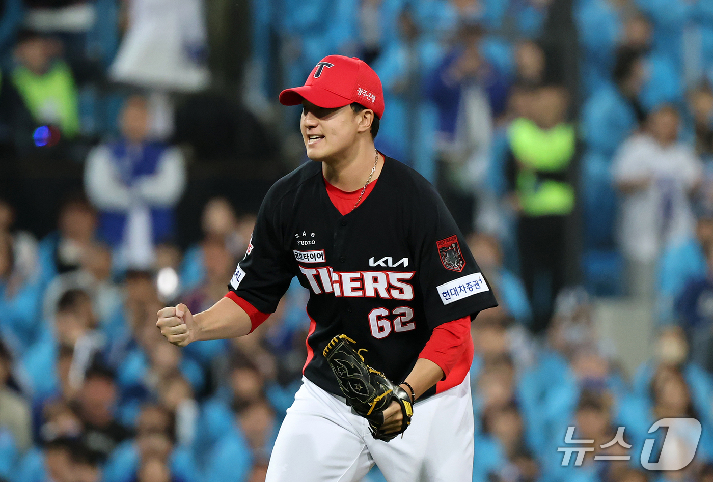 (대구=뉴스1) 김진환 기자 = 26일 오후 대구 삼성라이온즈파크에서 열린 프로야구 2026 신한 SOL KBO 포스트시즌 플레이오프 1차전 KIA 타이거즈와 삼성 라이온즈의 경기 …