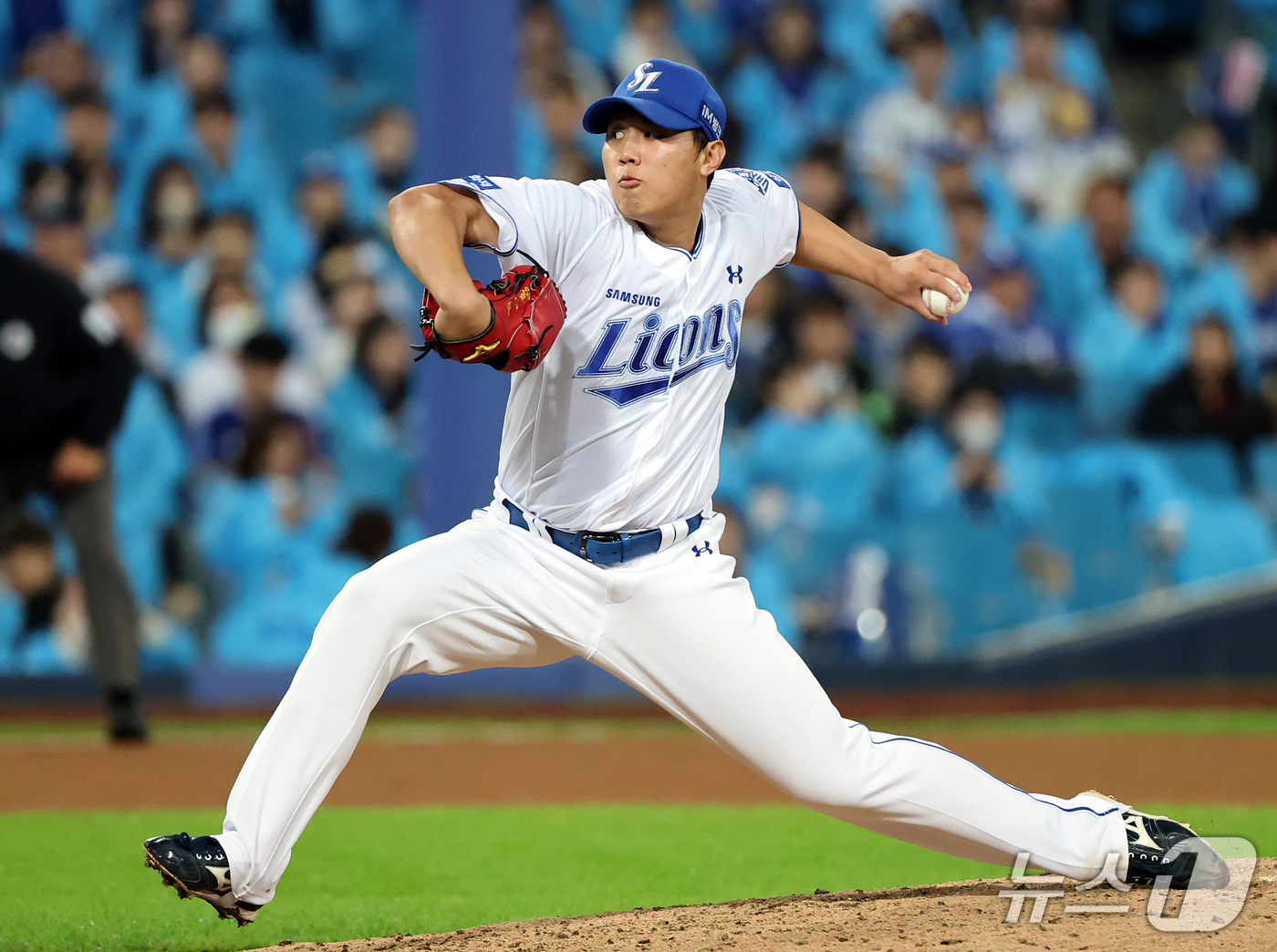 (대구=뉴스1) 김진환 기자 = 26일 오후 대구 삼성라이온즈파크에서 열린 프로야구 2026 신한 SOL KBO 포스트시즌 플레이오프 1차전 KIA 타이거즈와 삼성 라이온즈의 경기 …