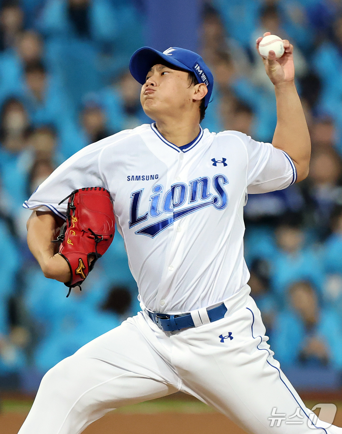 (대구=뉴스1) 김진환 기자 = 26일 오후 대구 삼성라이온즈파크에서 열린 프로야구 2026 신한 SOL KBO 포스트시즌 플레이오프 1차전 KIA 타이거즈와 삼성 라이온즈의 경기 …