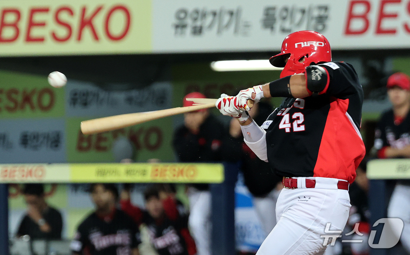 (대구=뉴스1) 박지혜 기자 = 26일 오후 대구 삼성라이온즈파크에서 열린 프로야구 2026 신한 SOL KBO 포스트시즌 플레이오프 1차전 KIA 타이거즈와 삼성 라이온즈의 경기 …