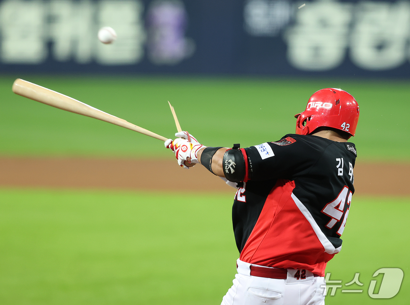 (대구=뉴스1) 공정식 기자 = 26일 오후 대구 삼성라이온즈파크에서 열린 프로야구 2026 신한 SOL KBO 포스트시즌 플레이오프 1차전 KIA 타이거즈와 삼성 라이온즈의 경기 …