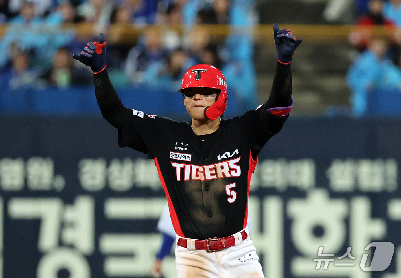 (대구=뉴스1) 김진환 기자 = 26일 오후 대구 삼성라이온즈파크에서 열린 프로야구 2026 신한 SOL KBO 포스트시즌 플레이오프 1차전 KIA 타이거즈와 삼성 라이온즈의 경기 …
