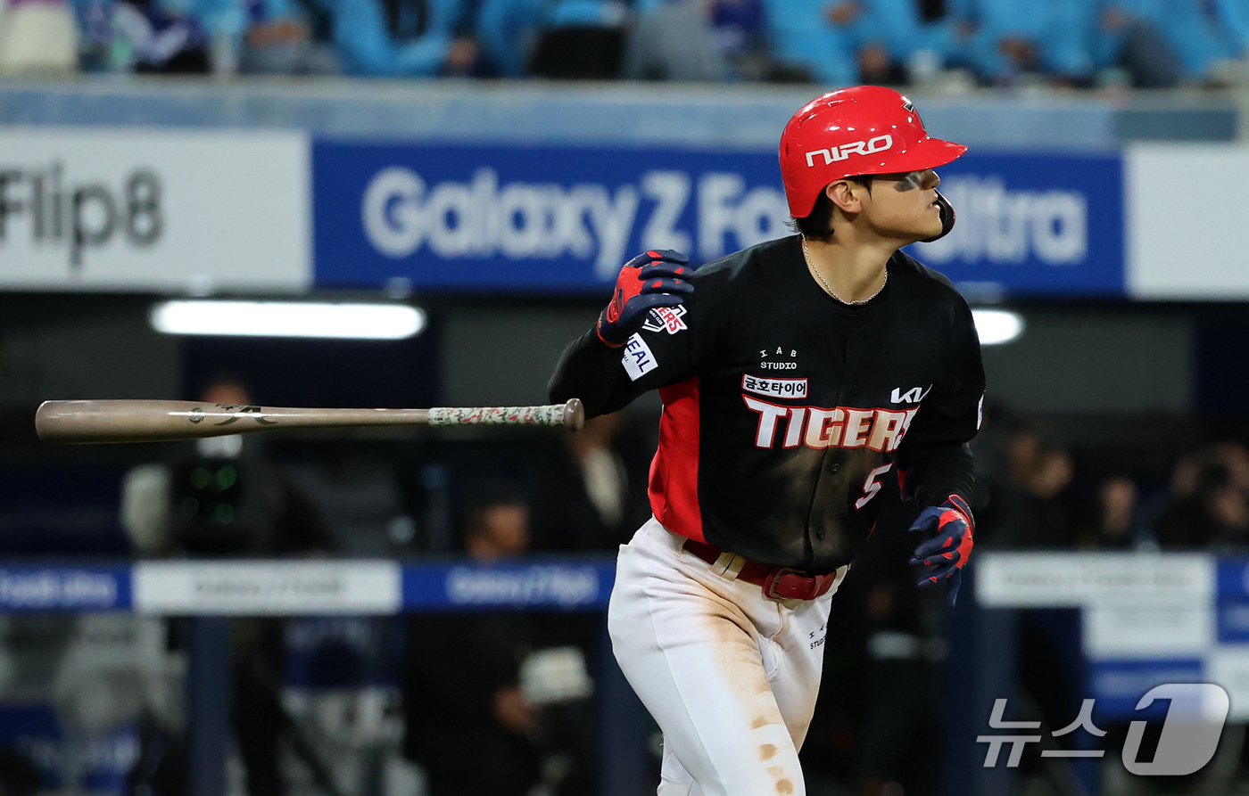 (대구=뉴스1) 김진환 기자 = 26일 오후 대구 삼성라이온즈파크에서 열린 프로야구 2026 신한 SOL KBO 포스트시즌 플레이오프 1차전 KIA 타이거즈와 삼성 라이온즈의 경기 …