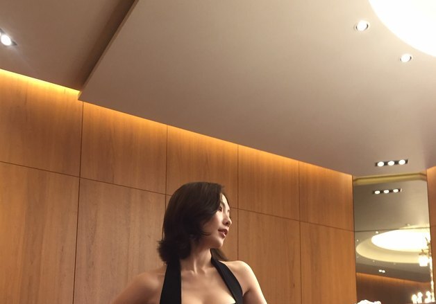 강지영, 파격 등 노출에 볼륨감까지…팬심 설레게 하는 섹시 미모 [N샷]