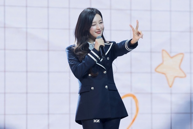 '닥터X' 대박난 김지원, 의사 가운 벗고 '소녀시대' 변신