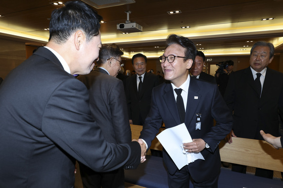 故최형우 전 장관 영결식에서 만난 여야 대표