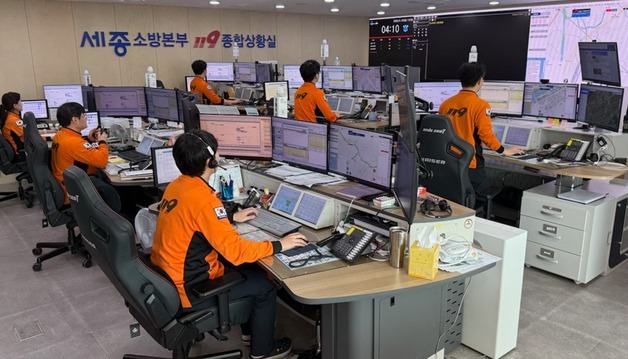"말 없길래 잘못 걸린 전화인가 했는데"…숨소리 듣고 60대 살린 소방관