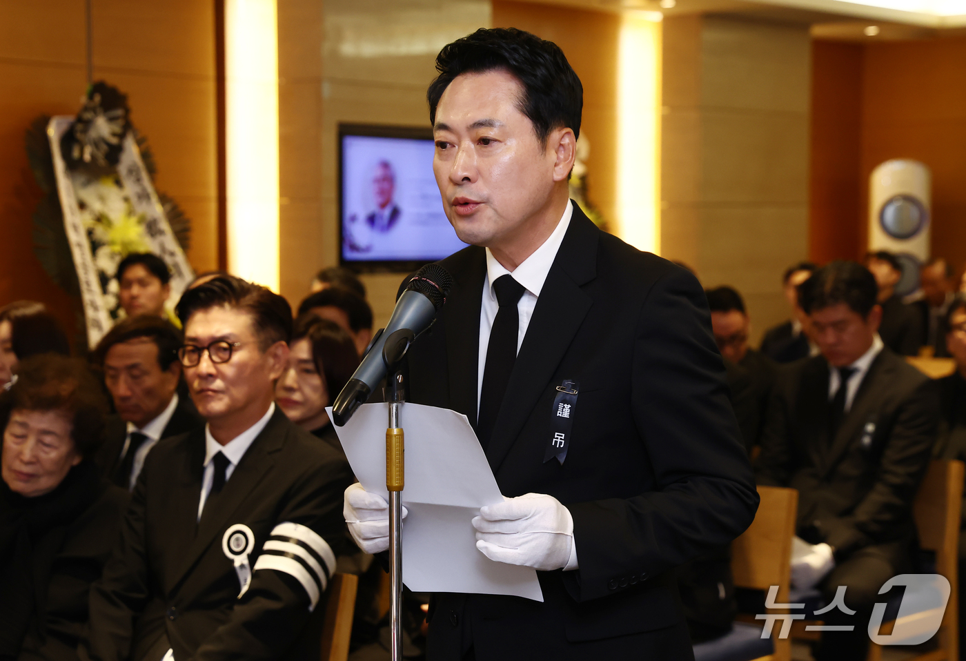(서울=뉴스1) 김민지 기자 = 장동혁 국민의힘 대표가 27일 오전 서울 강남구 삼성서울병원 장례식장에서 열린 고 최형우 전 내무부 장관 영결식에서 조사를 하고 있다. 2026.1 …