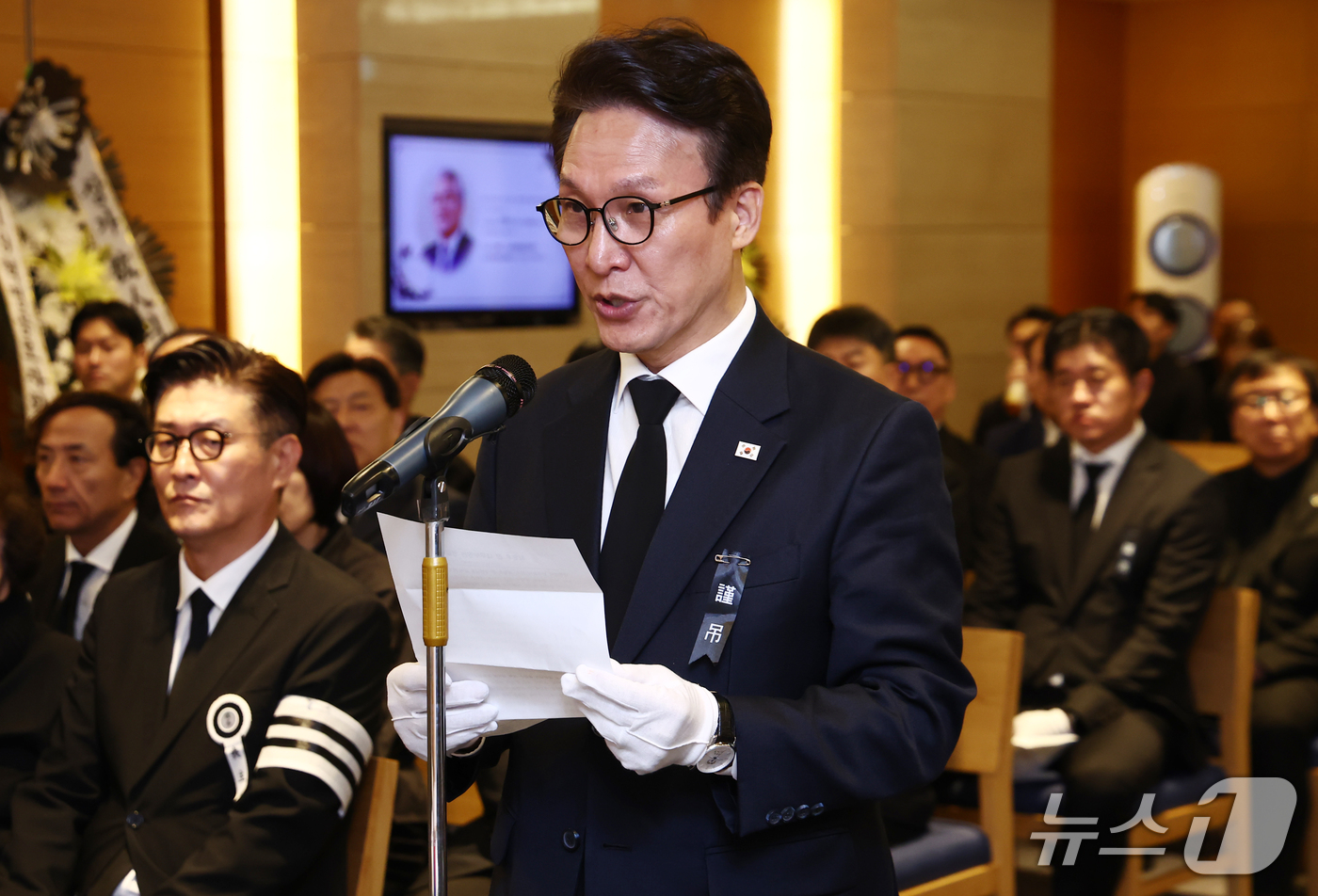 (서울=뉴스1) 김민지 기자 = 김민석 더불어민주당 대표가 27일 오전 서울 강남구 삼성서울병원 장례식장에서 열린 고 최형우 전 내무부 장관 영결식에서 조사를 하고 있다. 2026 …