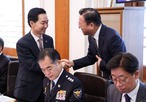 윤석열·한동훈 '정치검사' 지목한 사정기관장들…'중립성 뒷말' 국정감사