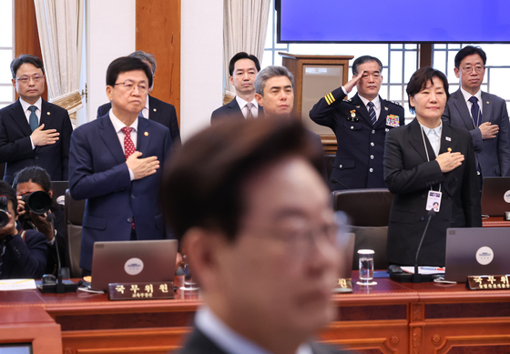 국민의례 하는 김지용 중수청장