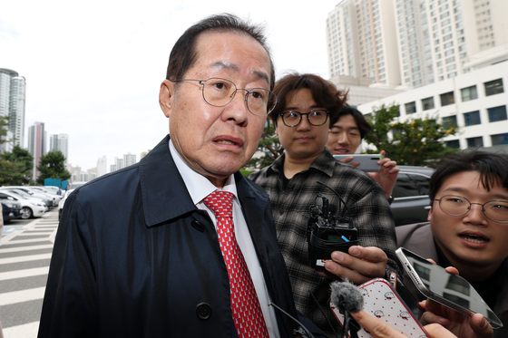 홍준표 "현실 정치 복귀 않지만 국가 시스템 붕괴는 막을 생각"