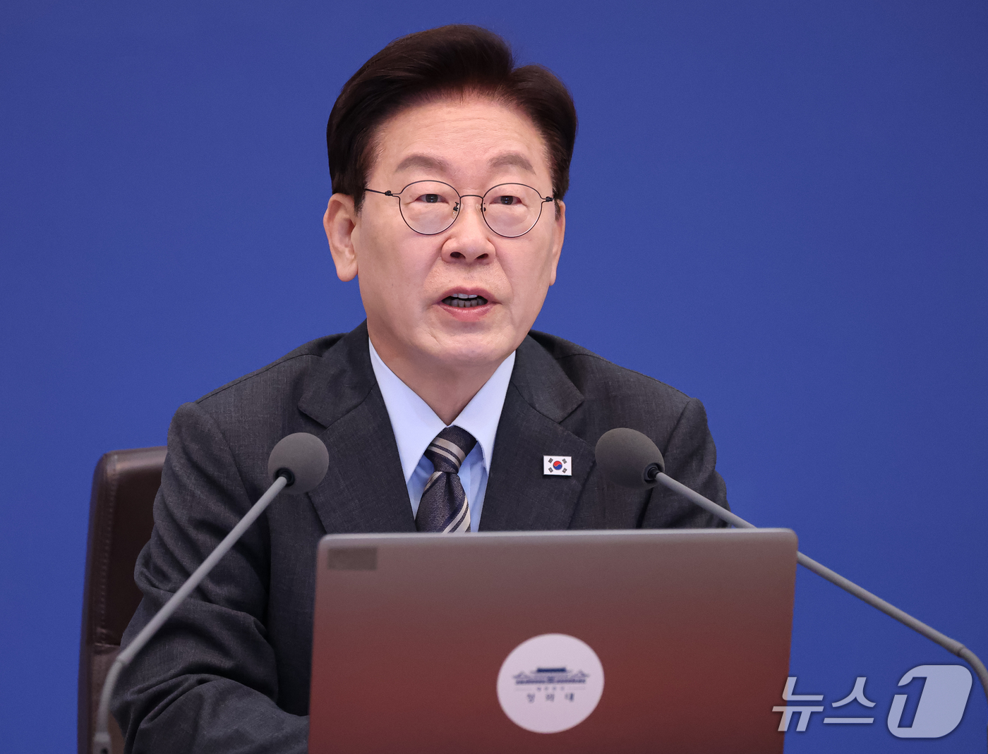 (서울=뉴스1) 이재명 기자 = 이재명 대통령이 27일 청와대에서 열린 국무회의에서 발언을 하고 있다. (청와대통신사진기자단) 2026.10.27/뉴스1