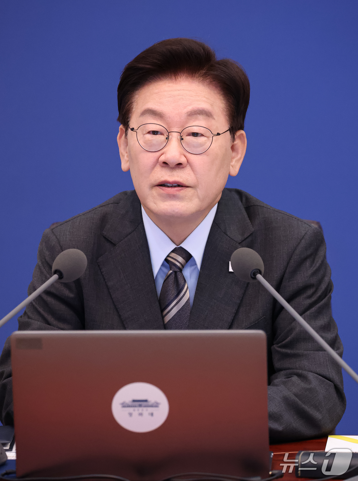(서울=뉴스1) 이재명 기자 = 이재명 대통령이 27일 청와대에서 열린 국무회의에서 발언을 하고 있다. (청와대통신사진기자단) 2026.10.27/뉴스1