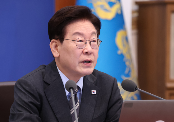 李대통령 "국무회의 참석, 정치 중립과 관계 없어…비정상의 정상화"