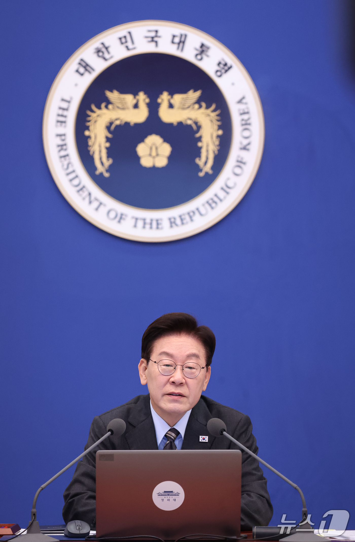 (서울=뉴스1) 이재명 기자 = 이재명 대통령이 27일 청와대에서 열린 국무회의에서 발언을 하고 있다. (청와대통신사진기자단) 2026.10.27/뉴스1