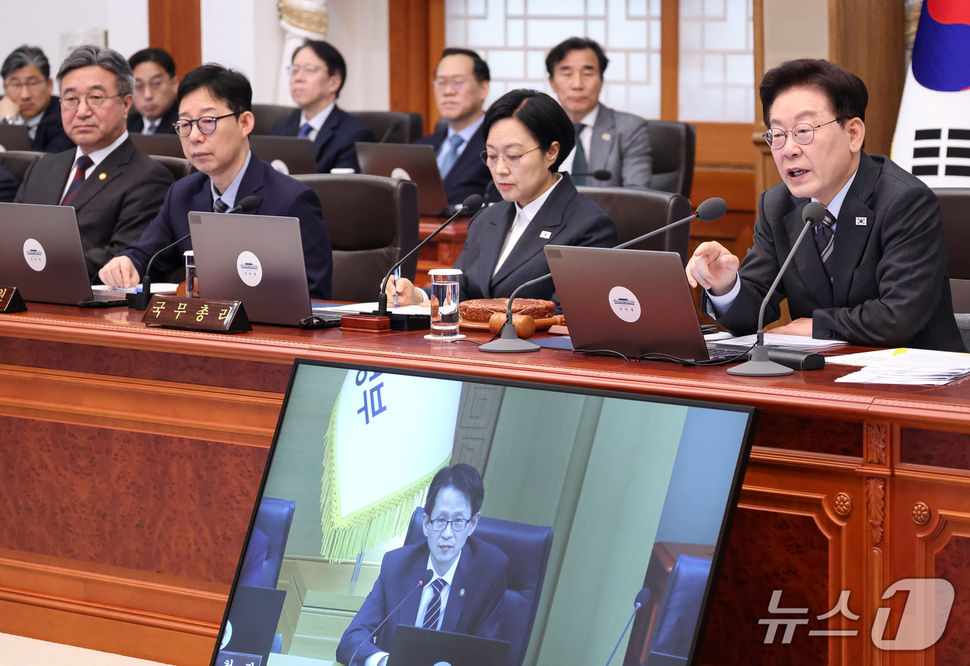 (서울=뉴스1) 이재명 기자 = 이재명 대통령이 27일 청와대에서 열린 국무회의에서 발언을 하고 있다. (청와대통신사진기자단) 2026.10.27/뉴스1