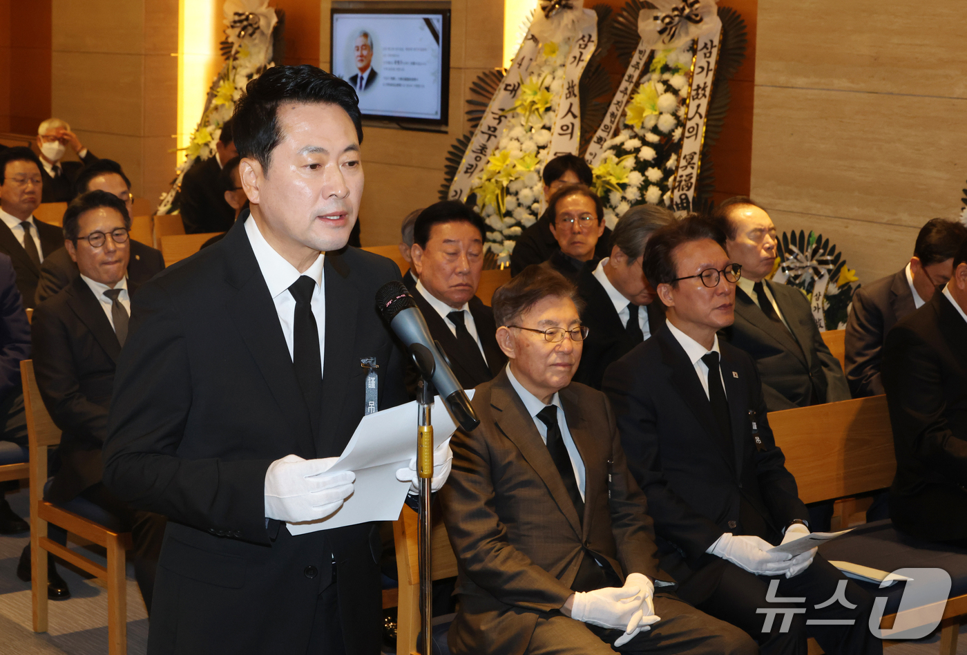 (서울=뉴스1) 김민지 기자 = 장동혁 국민의힘 대표가 27일 오전 서울 강남구 삼성서울병원 장례식장에서 열린 고 최형우 전 내무부 장관 영결식에서 조사를 하고 있다. (공동취재) …