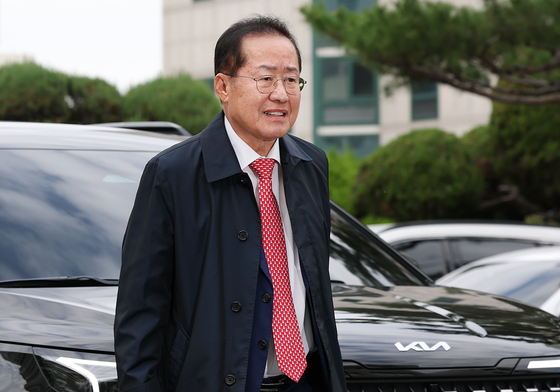 홍준표 "경찰, 영장 위협 말고 자신 있으면 날 불러보라"