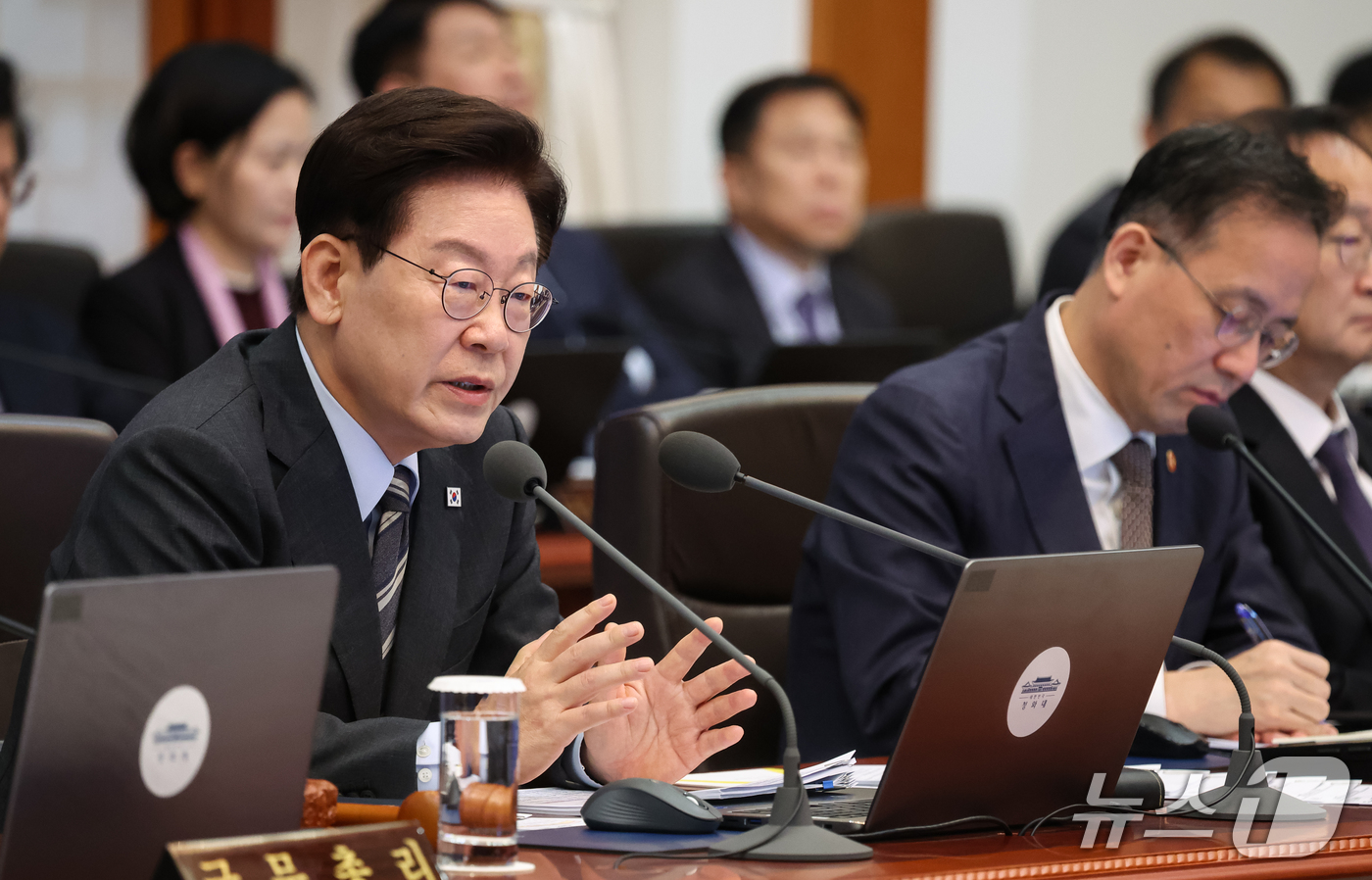 (서울=뉴스1) 이재명 기자 = 이재명 대통령이 27일 청와대에서 열린 국무회의에서 발언을 하고 있다. (청와대통신사진기자단) 2026.10.27/뉴스1