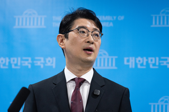 '김혜경 골프 의혹' 고발전으로…與 "허위사실" 주진우 "직권남용"