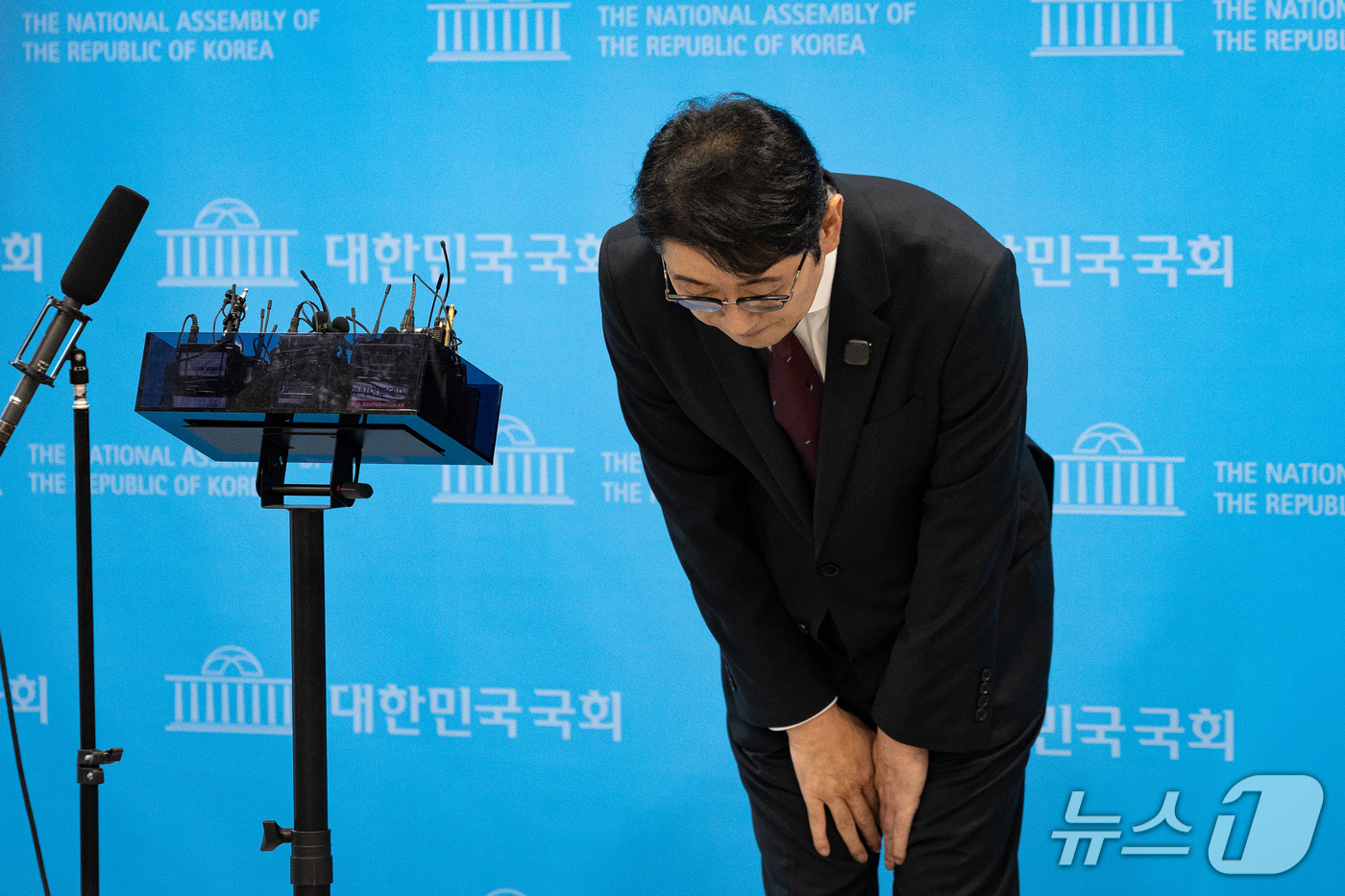 (서울=뉴스1) 유승관 기자 = 주진우 국민의힘 의원이 27일 서울 여의도 국회 소통관에서 이재명 대통령과 김혜경 여사의 태릉 CC 예약 등과 관련해 특별감찰관의 골프 조사 촉구 …