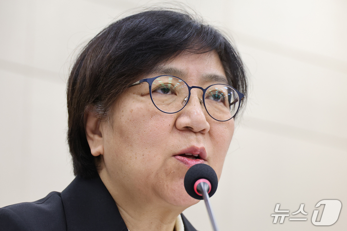 (서울=뉴스1) 신웅수 기자 = 정은경 보건복지부 장관이 27일 서울 여의도 국회에서 열린 보건복지위원회의 보건복지부 등에 대한 종합감사에서 의원 질의에 답변하고 있다. 2026. …