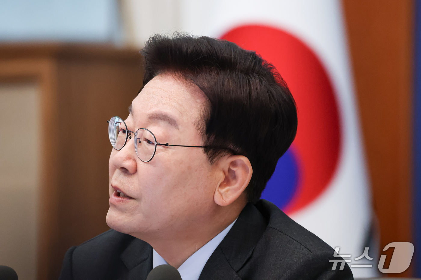 (서울=뉴스1) 이재명 기자 = 이재명 대통령이 27일 청와대에서 열린 국무회의에서 발언을 하고 있다. (청와대통신사진기자단) 2026.10.27/뉴스1
