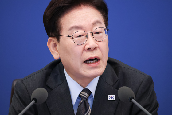李대통령 "외국인 노동자 발언 곡해, 비교 화법"…언론에 정정·사과 요구