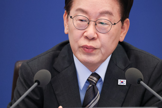"짬뽕 폄훼" "사실 왜곡" "까대기식 보도"…언론에 날 세운 李대통령