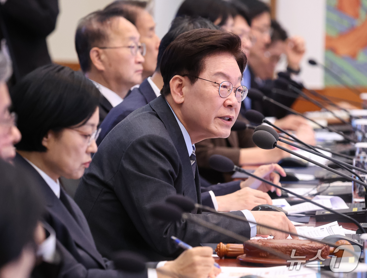(서울=뉴스1) 이재명 기자 = 이재명 대통령이 27일 청와대에서 열린 국무회의에서 발언을 하고 있다. (청와대통신사진기자단) 2026.10.27/뉴스1