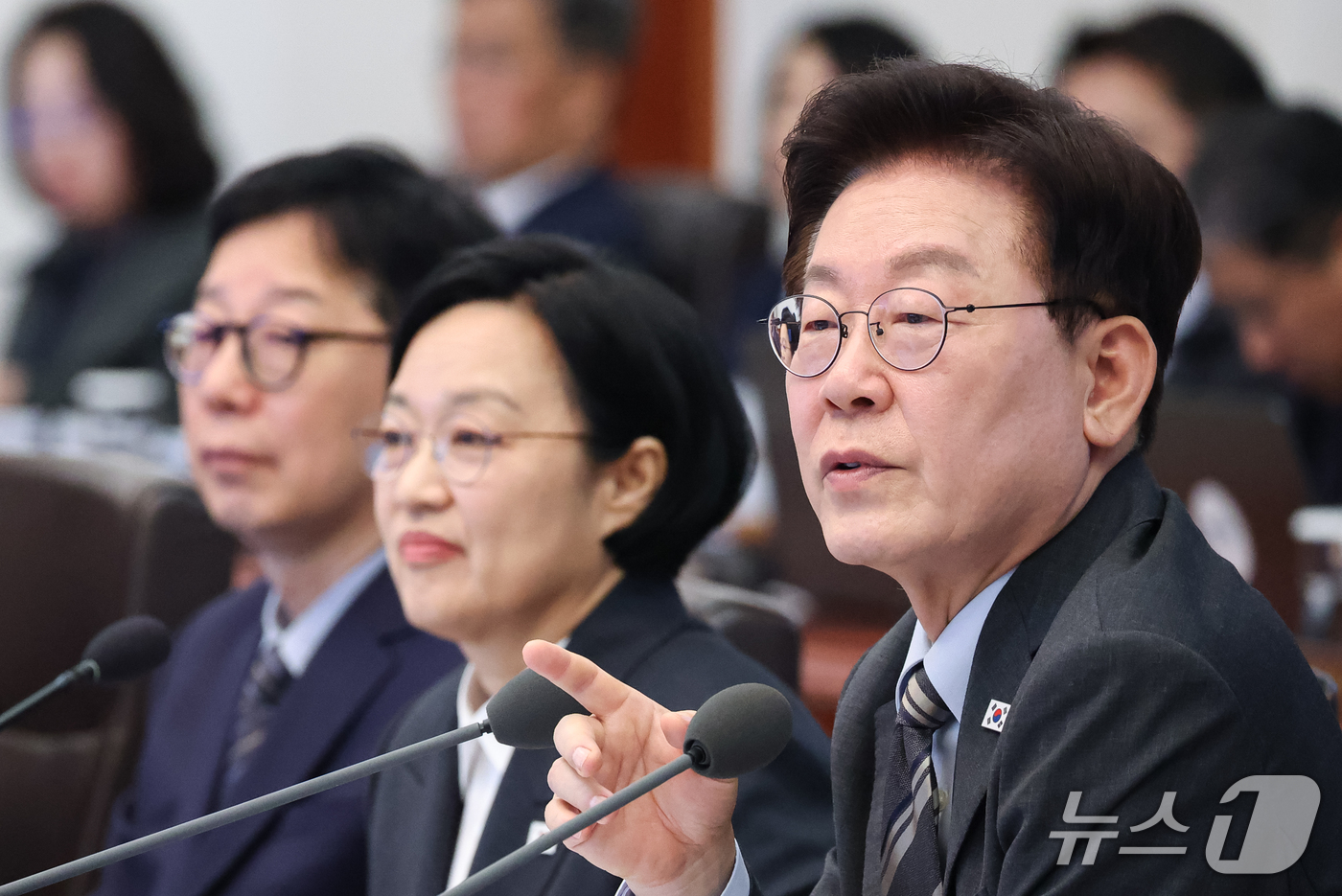 (서울=뉴스1) 이재명 기자 = 이재명 대통령이 27일 청와대에서 열린 국무회의에서 발언을 하고 있다. (청와대통신사진기자단) 2026.10.27/뉴스1