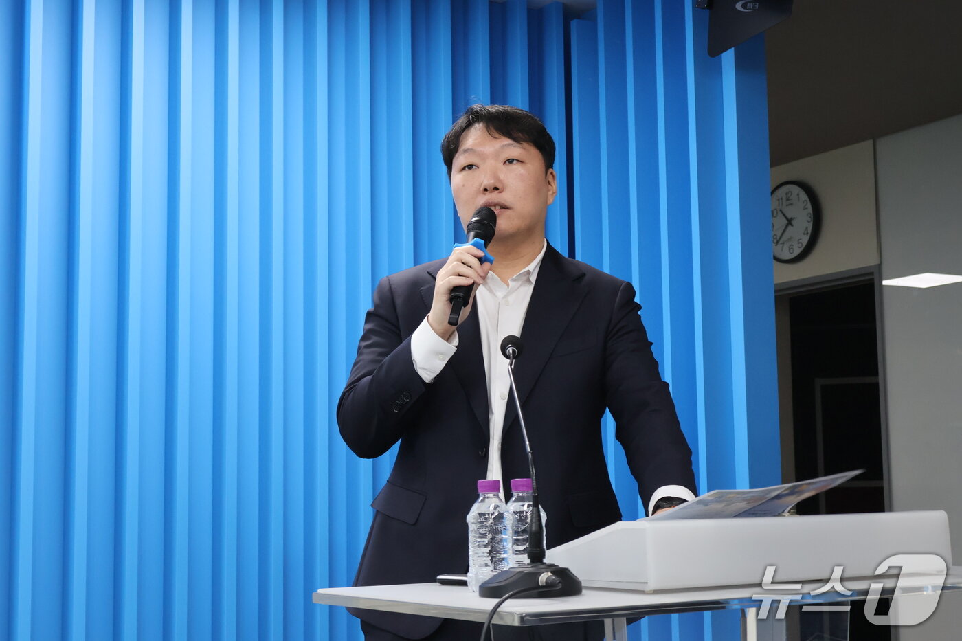 본문 이미지 - 27일 서울 여의도 한국거래소에서 열린 'KRX 출입기자단-증권사 애널리스트 간담회'에서 최제민 현대차증권 연구원이 발표하고 있다. ⓒ 뉴스1 서한샘 기자