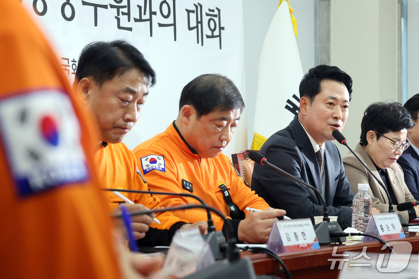 (서울=뉴스1) 황기선 기자 = 장동혁 국민의힘 대표가 27일 오전 서울 여의도 국회에서 열린 '안전한 현장을 위한 소방공무원과의 대화'에서 인사말을 하고 있다.  2026.10. …