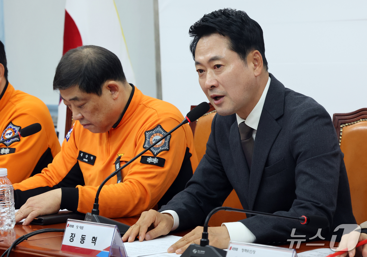 (서울=뉴스1) 황기선 기자 = 장동혁 국민의힘 대표가 27일 오전 서울 여의도 국회에서 열린 '안전한 현장을 위한 소방공무원과의 대화'에서 인사말을 하고 있다.  2026.10. …