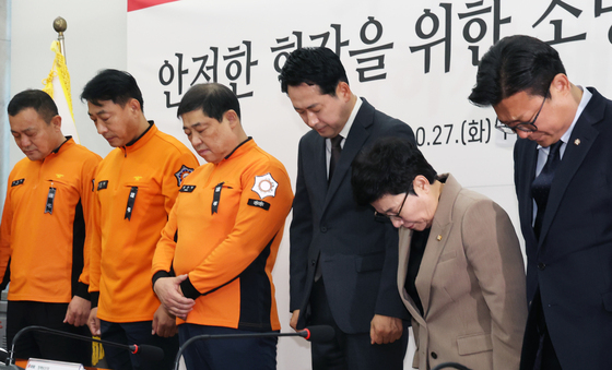 장동혁 대표 '소방관을 위한 묵념'