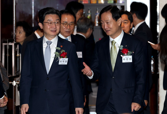 금융의 날 기념식 참석하는 금융위원장과 금감원장