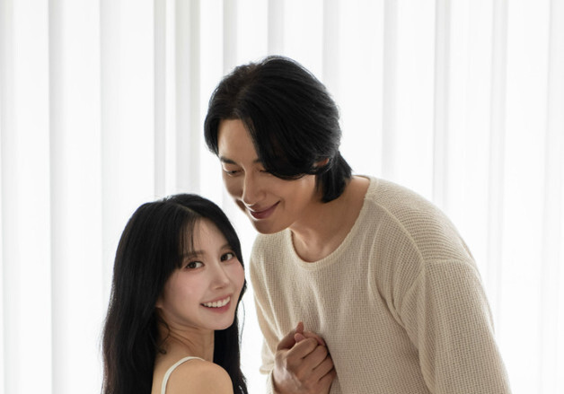 '이지훈♥' 아야네, 둘째 출산 앞두고 만삭 화보 공개…D라인에도 '늘씬'
